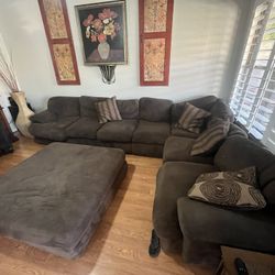 Sectional Couch W Ottoman.