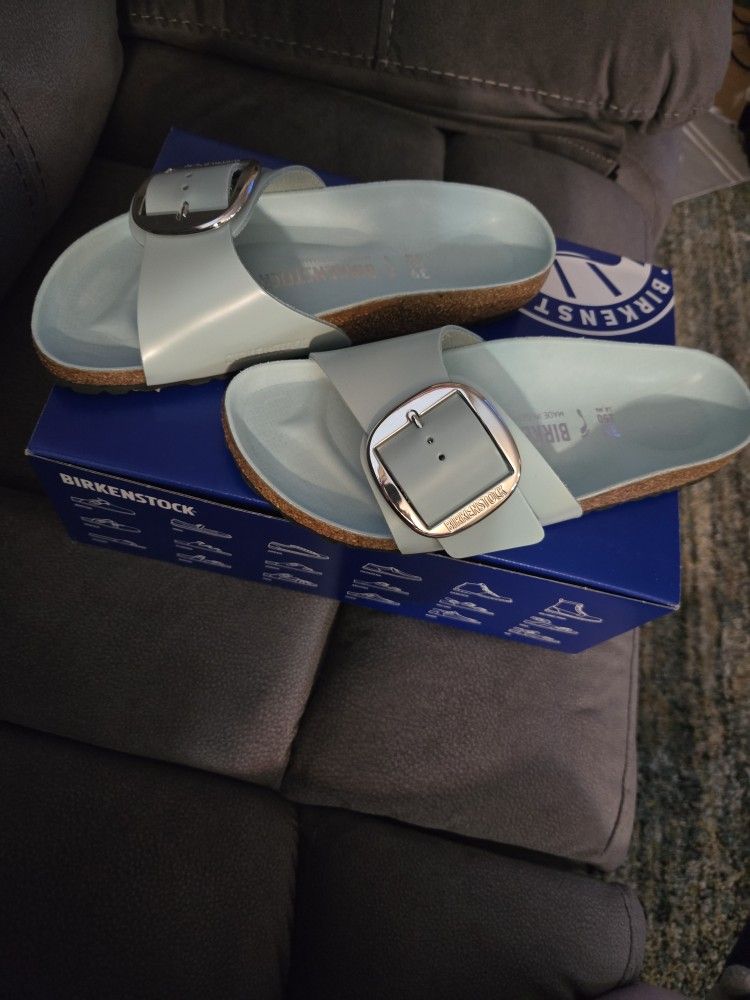 So Sad To Sell. Brand New Mint Green BIRKS