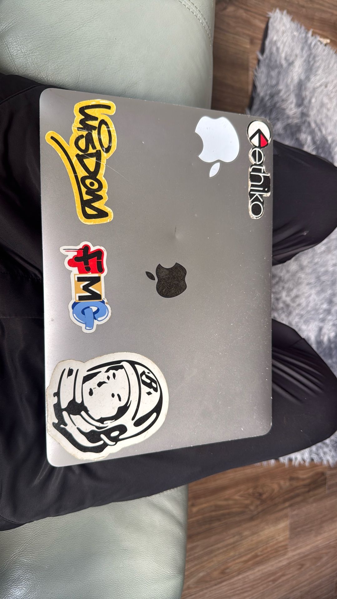 MACBOOK AIR 13-INCH