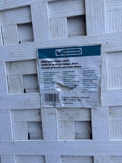 Like New White Vinyl Lattice 4ft x 8ft - Set of 6 ($30 for All)