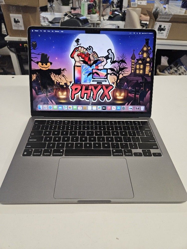 13.6" MacBook Air M2 2022, 8GB RAM, 256GB SSD GM6NTQHN9J $640