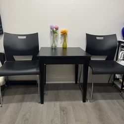 Small Table With 2 Chairs 