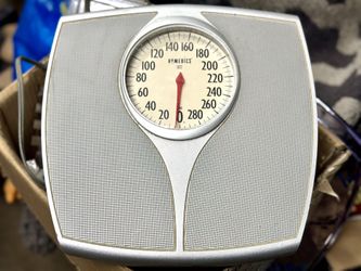 HoMedics Weight Scale 300lb Capacity 