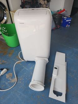 Like new portable ac with hose/ window kit/ remote / works like New/ blows ice cold air fast/ can test before buying