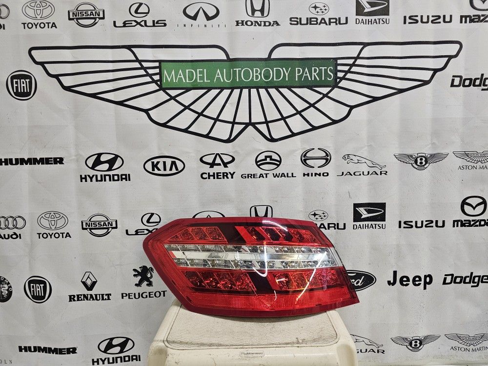 2010 2011 2012 2013 MERCEDES-BENZ E300 E400 E550 RH LED TAIL LIGHT OEM LEFT-DRIVER SIDE