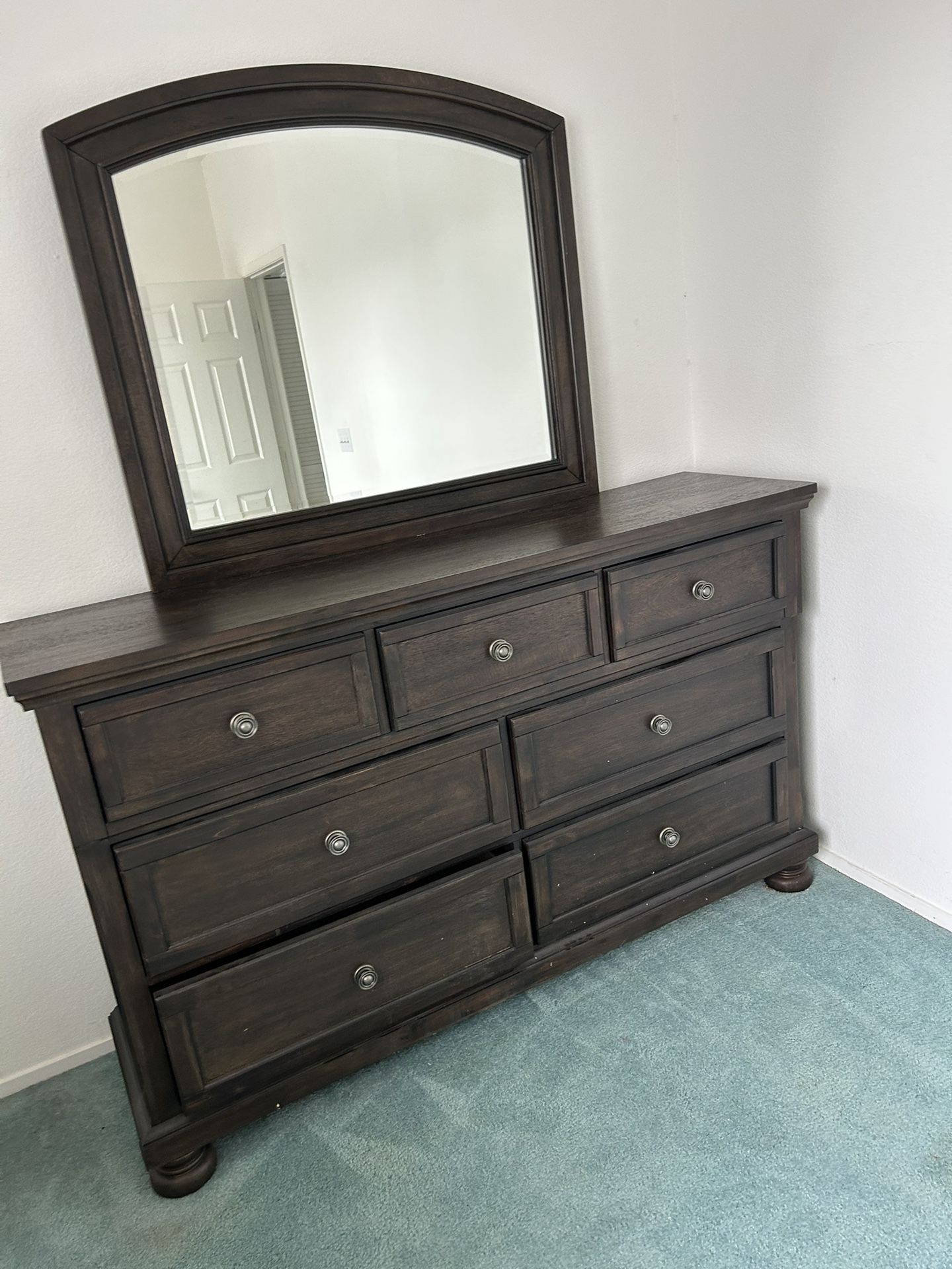 Gorgeous Dresser Dark Wood !!