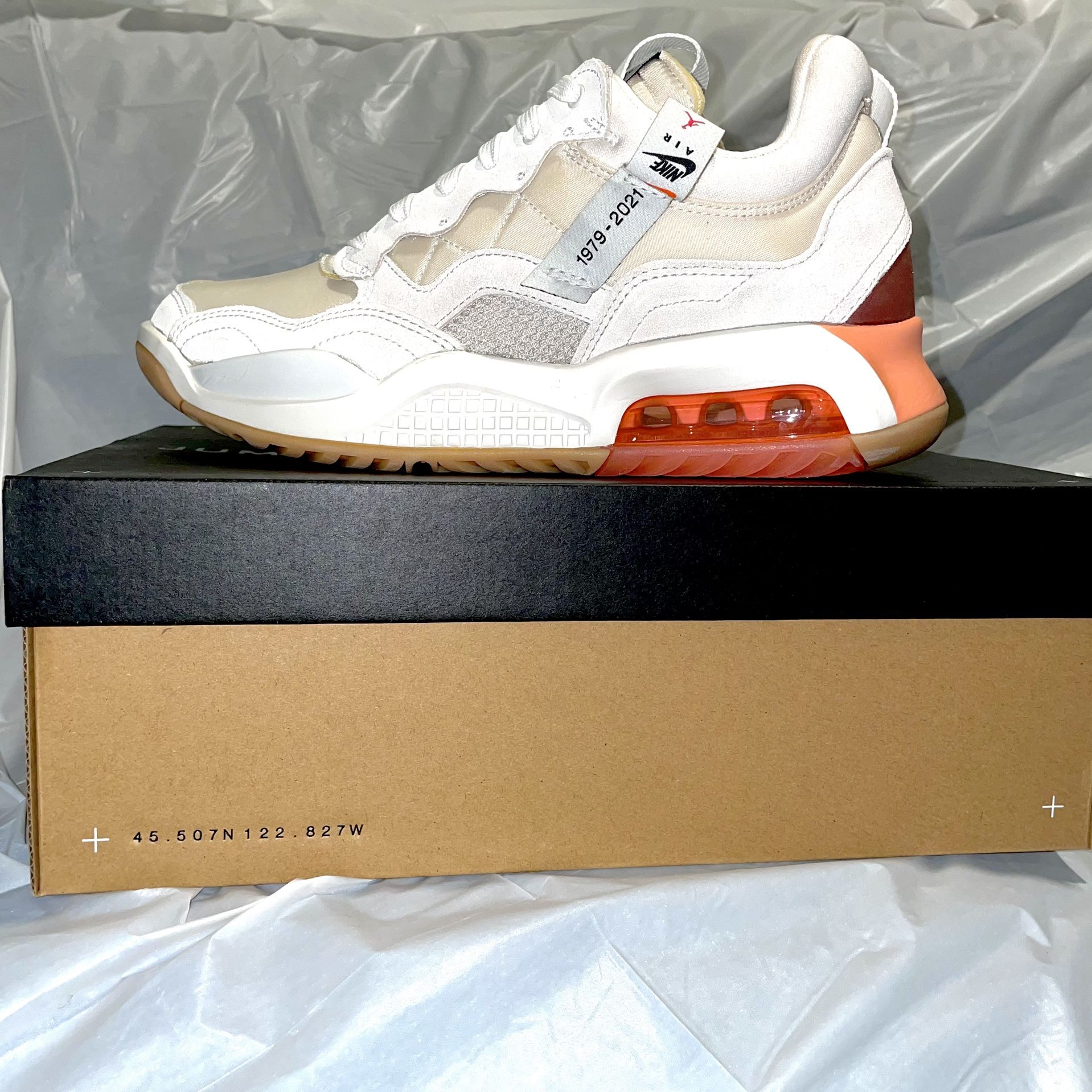 Woman’s Jordan MA2 SP