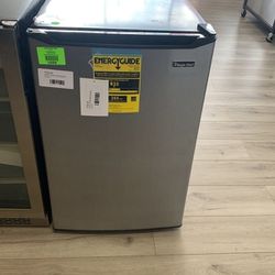 Magic Chef Mini Refrigerator