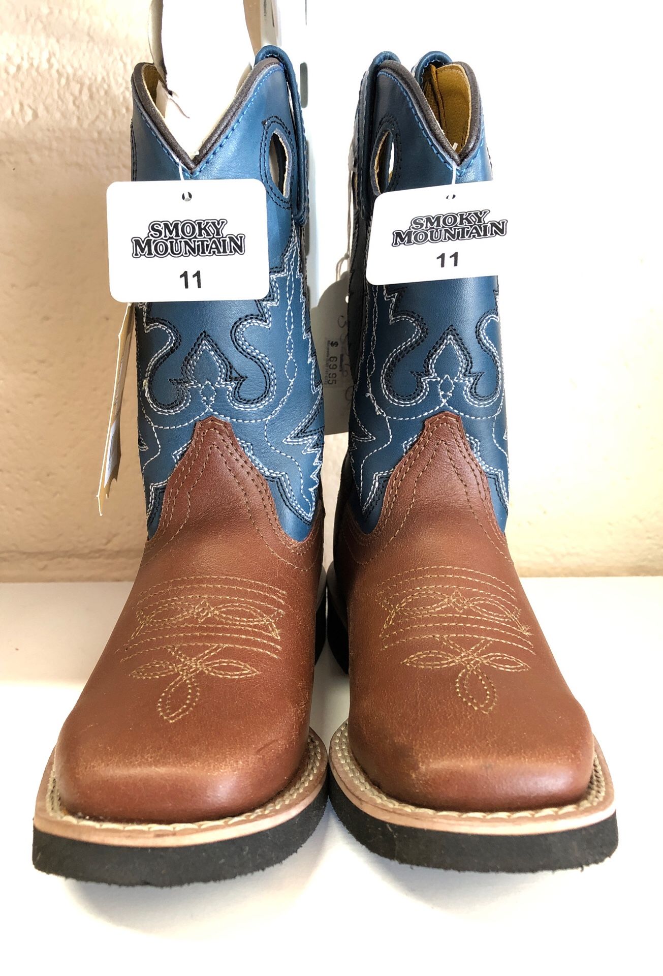 Brand new kids boots size 11