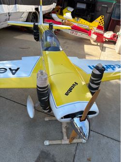 EXTRA 330 RC Plane