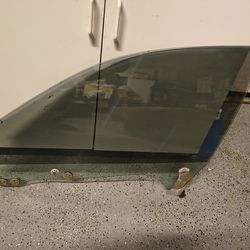 2006 Subaru Legacy driver's glass
