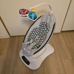 4moms MamaRoo Baby Swing with Toy Mobile