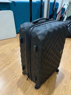 Black Medium Roller Luggage