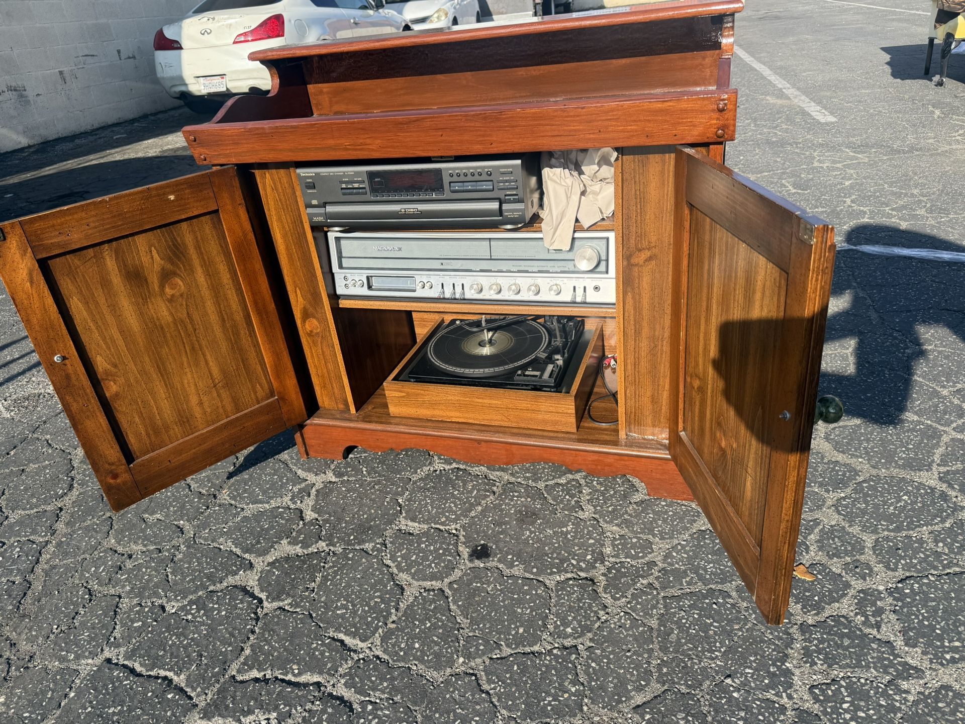 Vintage Stereo Cabinet w/ Turntable, Receiver & CD/Tape System – Classic Wood Console