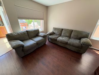 Matching Emerald Green Microfiber Sofa + Loveseat Set – Excellent Condition – $175 OBO