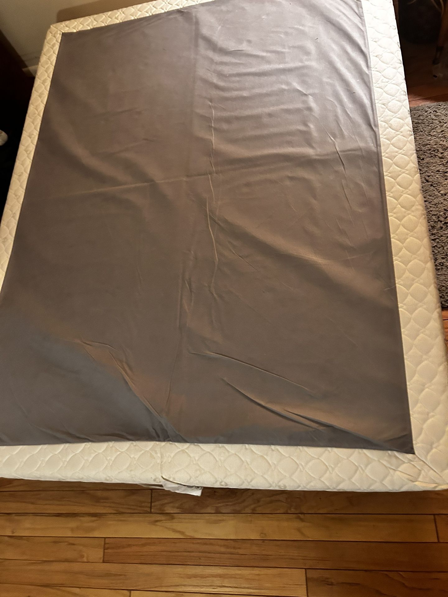 Plastic Box Spring /Platform Queen