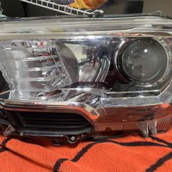 Headlight Toyota Tacoma 2017