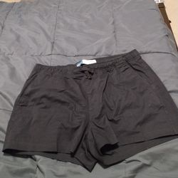 Old Navy: jogger shorts 3"  LARGE size  Linen blend. Great shape. Normal wear. N

Old Navy: jogger shorts 3"  LARGE size

Linen blend. Great shape. No
