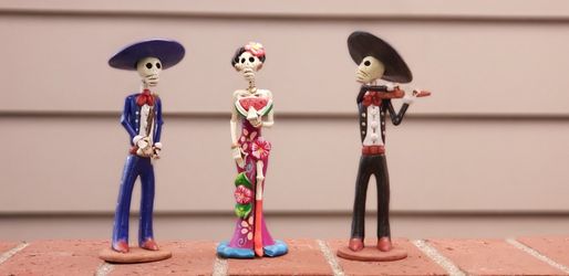 Dia de Los Muertos Catrinas y Catrines Ceramic