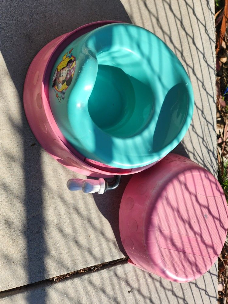 Girls Mini Mouse toilet $10