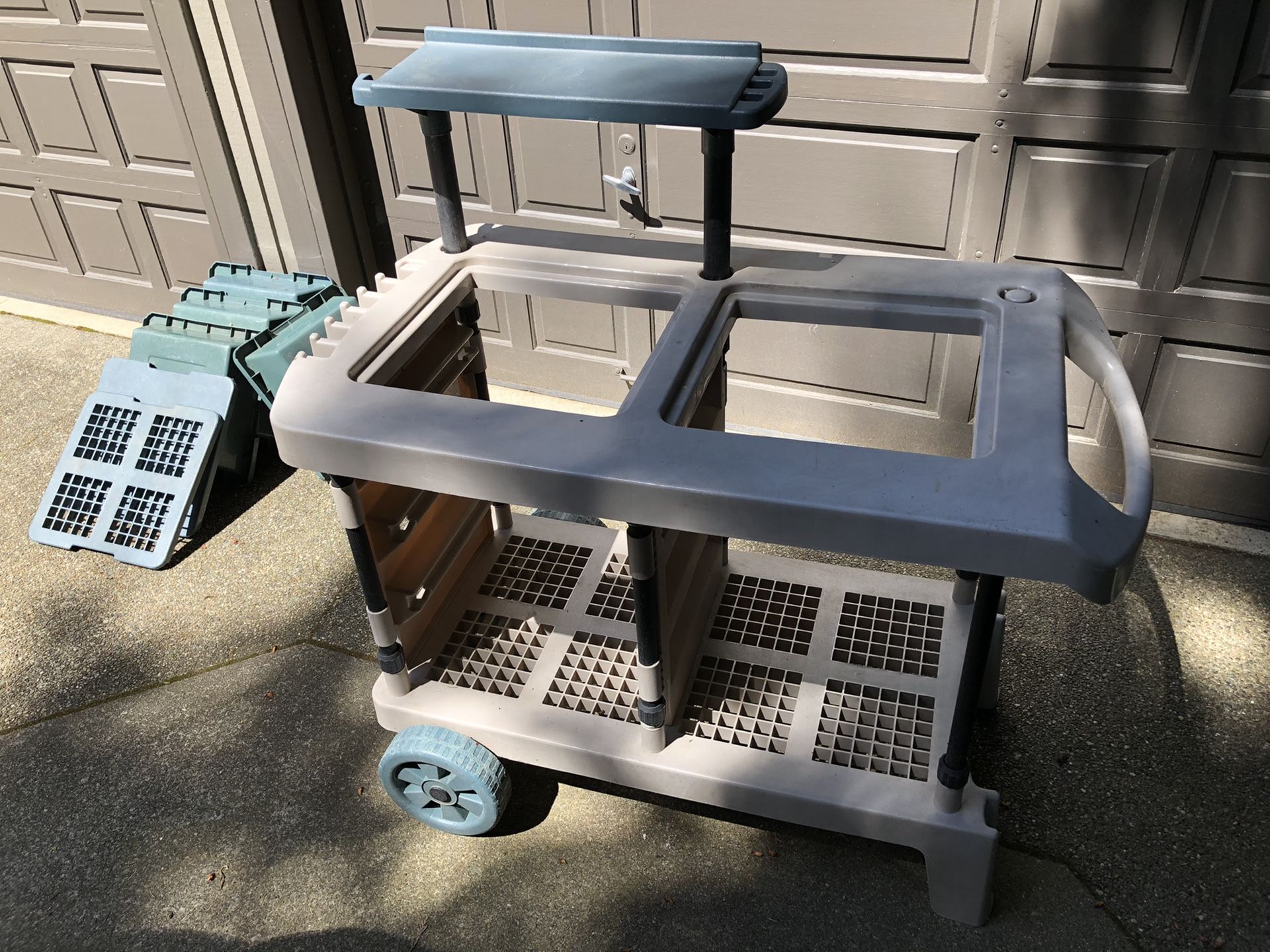 Garden Potting Bench, Rubbermaid for Sale in CascadeFairwood, WA OfferUp