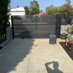 Electric gate stops halfway or won’t close? Same-day help for motor 