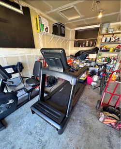 Life Fitness Integrity Commercial Club Series Treadmill