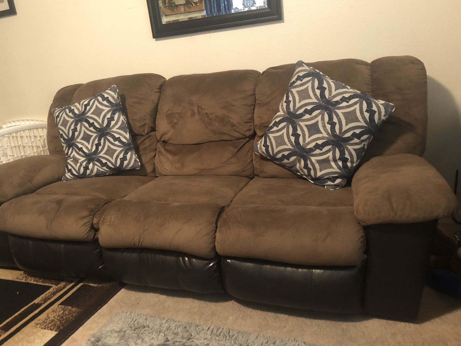 2 couches recliner.