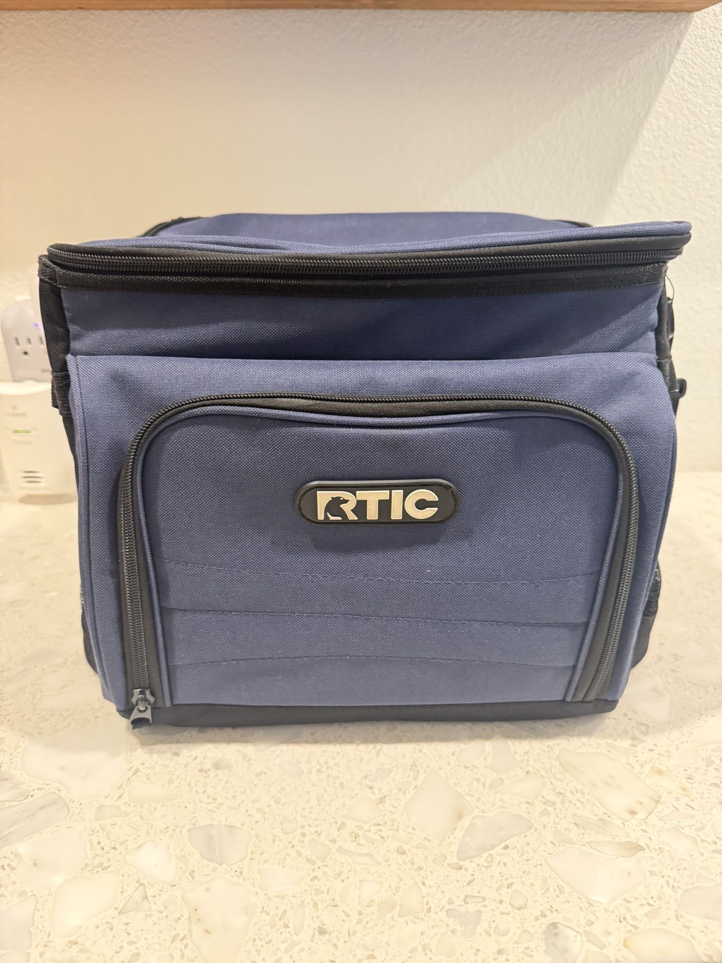 RTIC 28 Can Soft Cooler Lunch Bag Great Condition