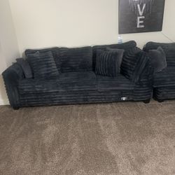 🛋️ Oversized Charcoal Gray Plush Sectional – Excellent Condition