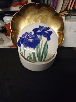 4.5 " Yamahj Iris Lidded Trinket Bowl