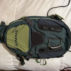 Simms Fly Fishing Bag Green for Sale in Clackamas, OR - OfferUp