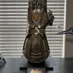 Hot Toys Avengers Infinity War Infinity Gauntlet 1:1 Statue