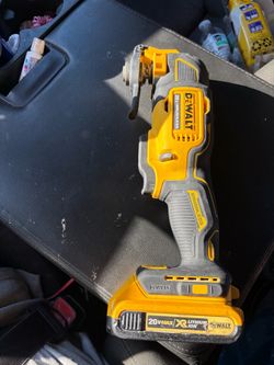 Dewalt 20 volt max brushless multi tool with 2ah battery