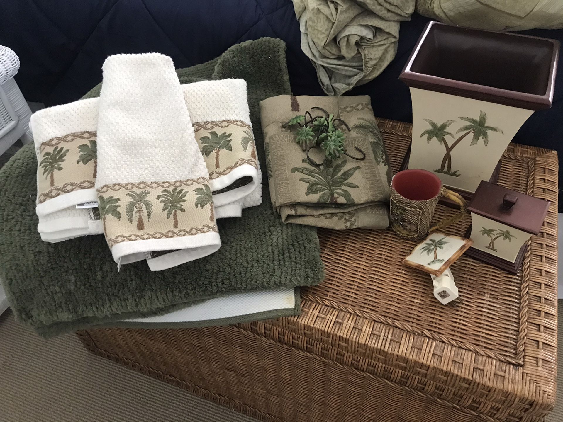 Palm tree bathroom set