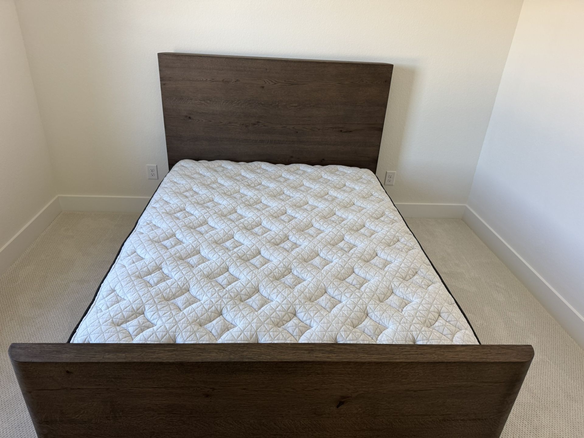 Helix Luxe Midnight — Queen LIKE NEW