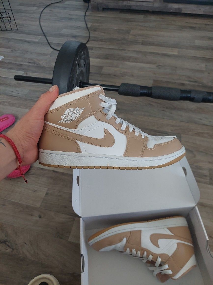 Jordan 1 Mid Tan Gum