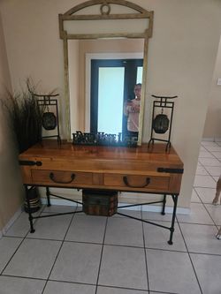 Entrance table with mirror