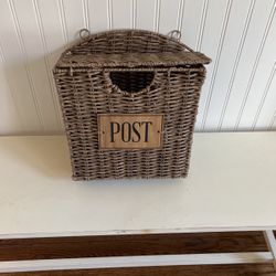Mail Bin-wicker / Decor 