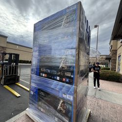 Vizio 55 inch 4K Smart TV with Apps and Store Warranty and Financing Available!