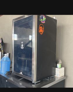Refrigerator For Refreshments