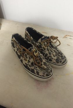 Women’s Sperry’s size 6.