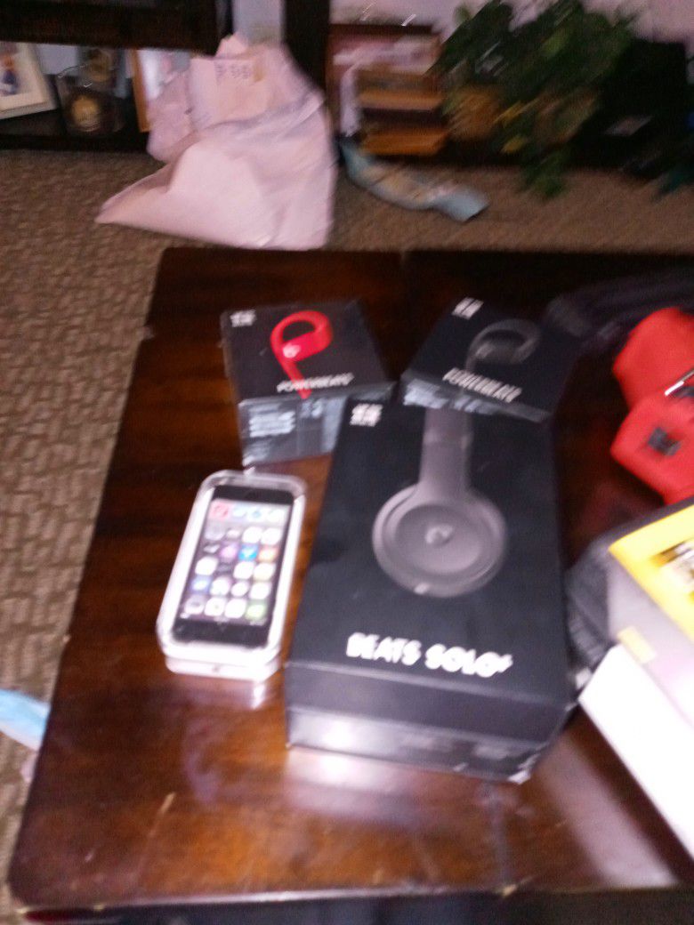 Ipod Touch Beats Solo 3 And Powerbeats Red N Black