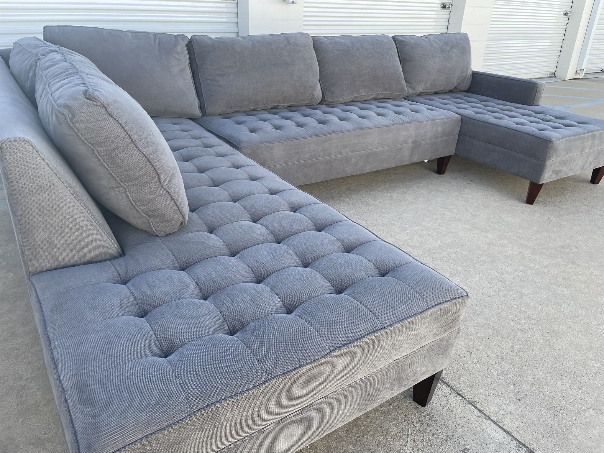 Beautiful Sectional Couch ! **70% Off Retail**