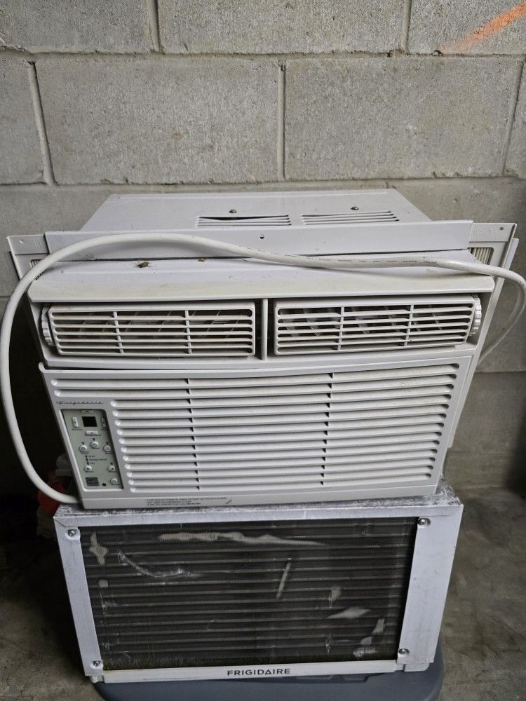 FRIGIDAIRE AIR conditioner 800 BTU.