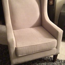 ARM CHAIR COLOR TAN IN VERY NICE CONDITION BEAUTIFUL DESIGN AROUND THE CHAIR 