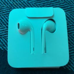 APPLE IPHONE EARBUDS NEW White