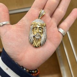 14k Gold Jesus Pendant 