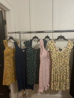 5 SUMMER DRESSES Size Small