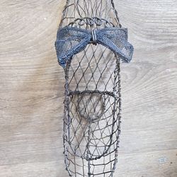 Boudoir Vintage Wire Shoe Display With Bow French Victorian style